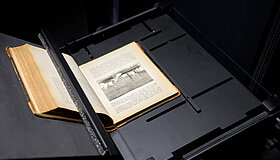 Buchtisch Buchtisch